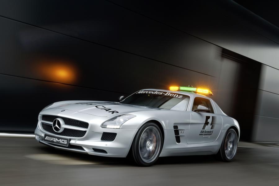  Mercedes-Benz SLS AMG F1 Safety Car 2010 года  (фото 27 из 46)
